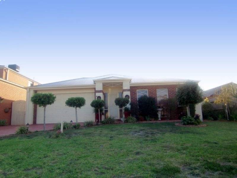 8 Friuli Place, Skye VIC 3977