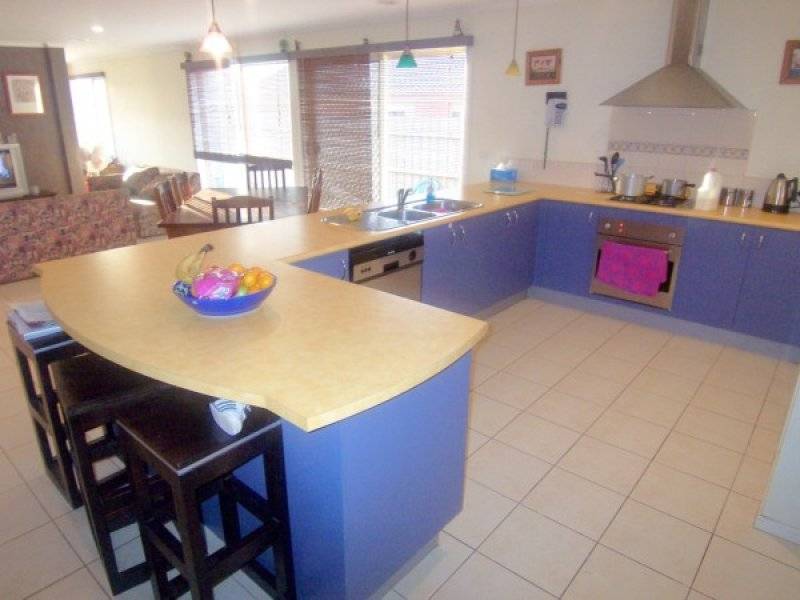 8 Friuli Place, Skye VIC 3977