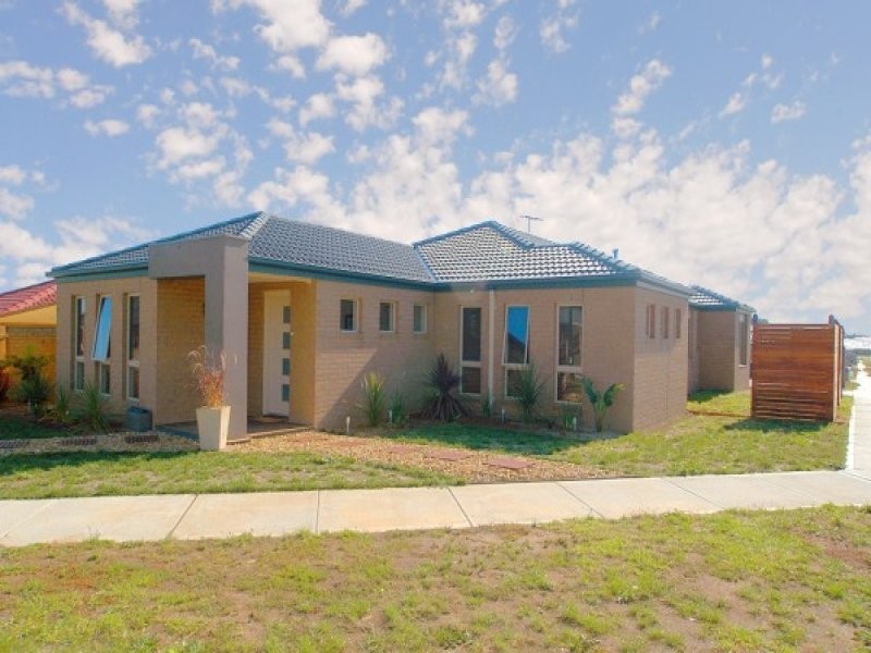 25 Diamond Parade, Skye VIC 3977