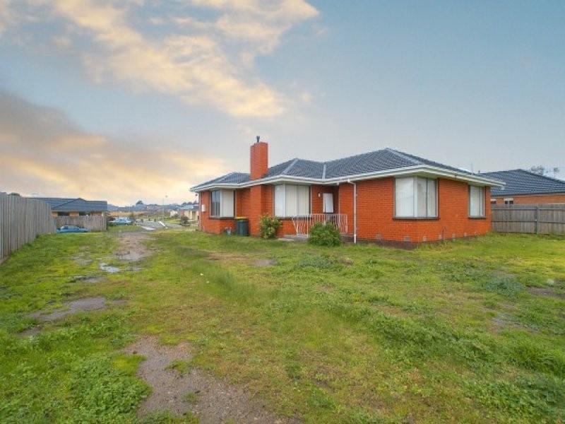 8 McDonald Street, Skye VIC 3977