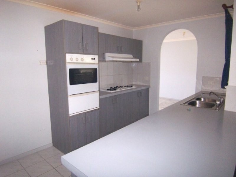 4 Ashlene Grove, Carrum Downs VIC 3201