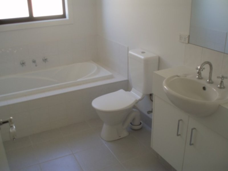 8a Protea Street, Carrum Downs VIC 3201