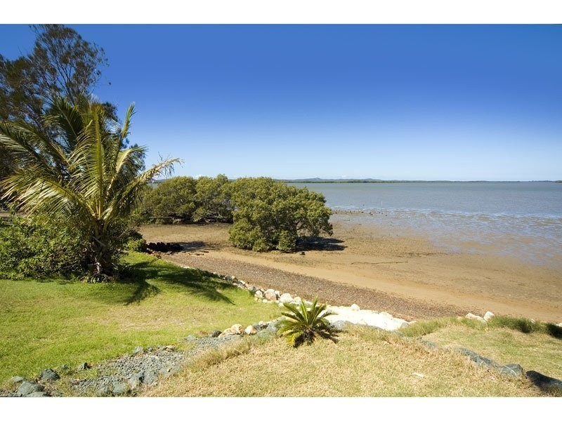 8 Waterfront Easement, Redland Bay QLD 4165