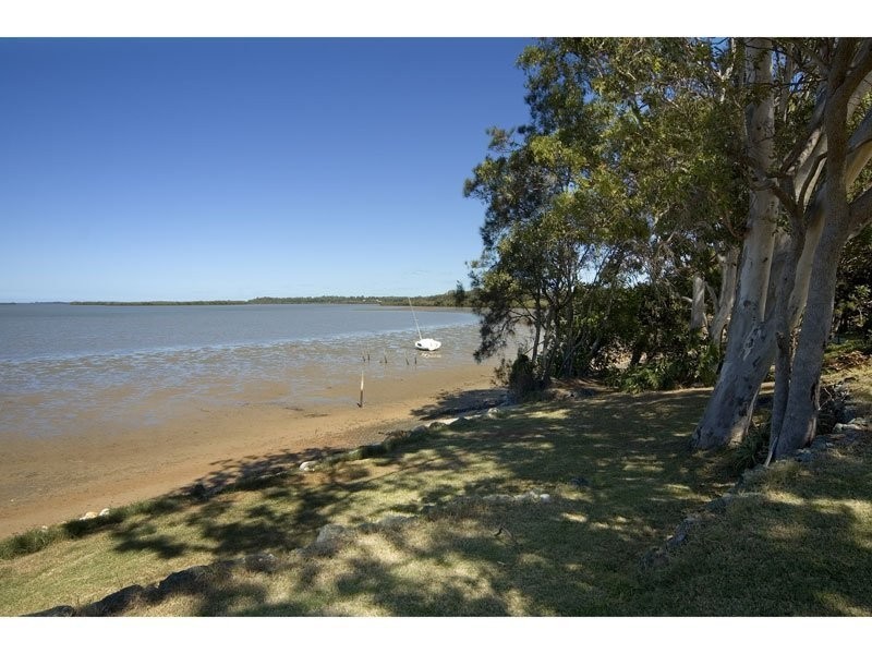8 Waterfront Easement, Redland Bay QLD 4165