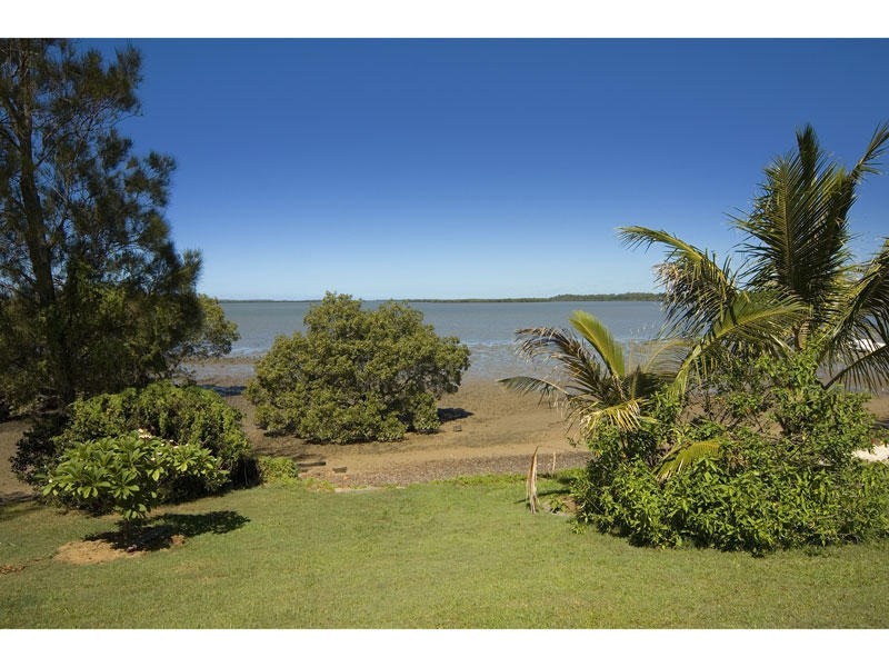 8 Waterfront Easement, Redland Bay QLD 4165