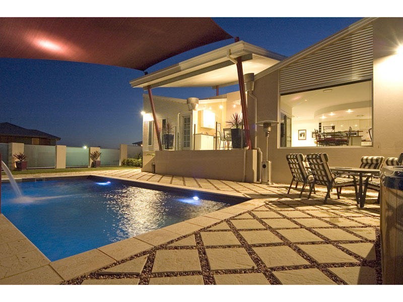 38 Attenborough Cct, Redland Bay QLD 4165