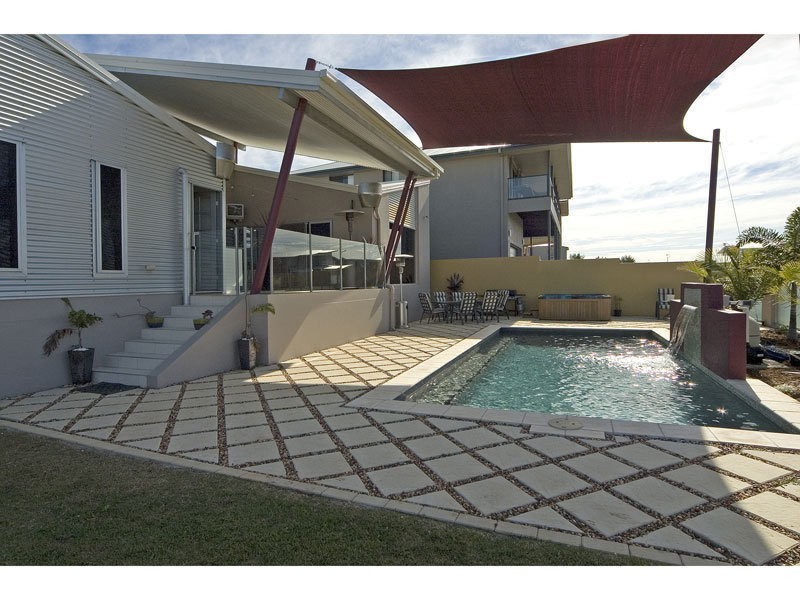 38 Attenborough Cct, Redland Bay QLD 4165