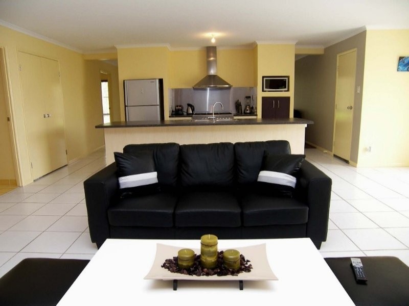 4 Coolum Crt, Redland Bay QLD 4165