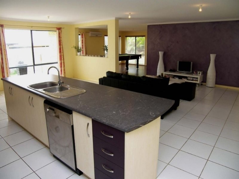 4 Coolum Crt, Redland Bay QLD 4165