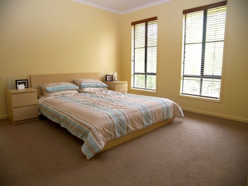 4 Coolum Crt, Redland Bay QLD 4165