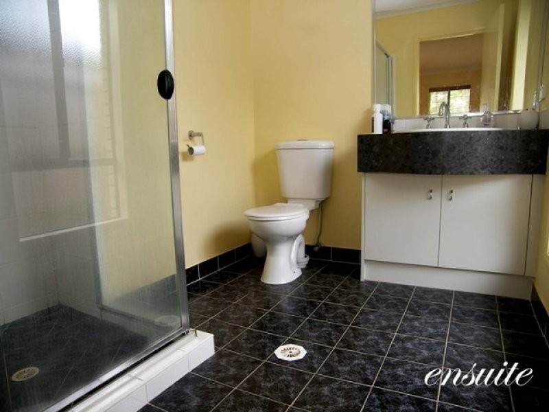 4 Coolum Crt, Redland Bay QLD 4165