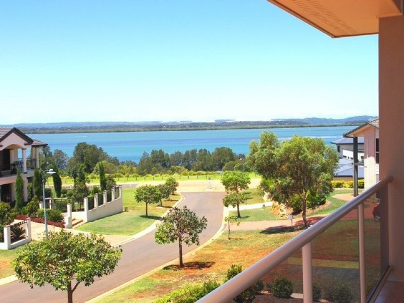 11 Waterfront Place, Redland Bay QLD 4165