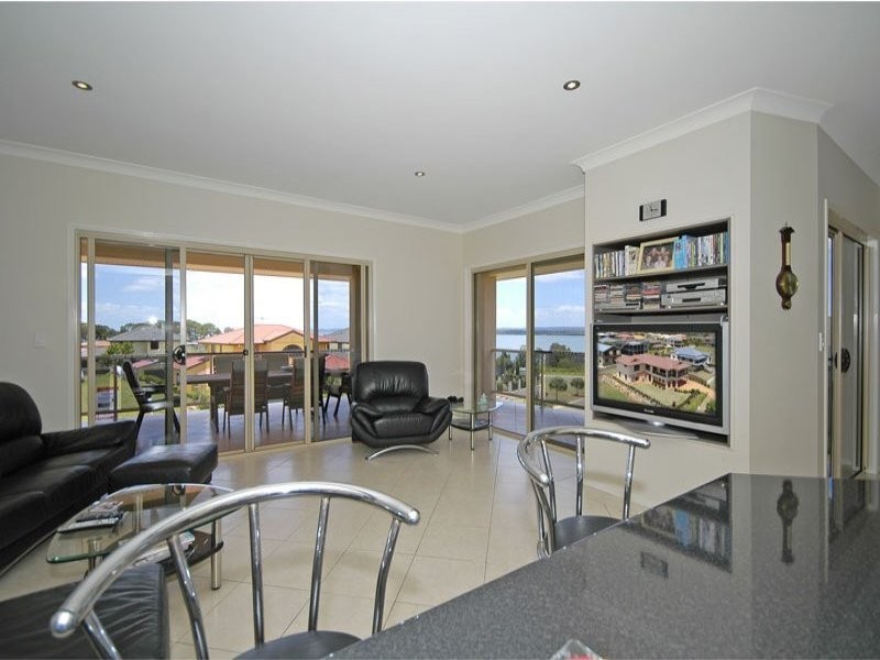 11 Waterfront Place, Redland Bay QLD 4165