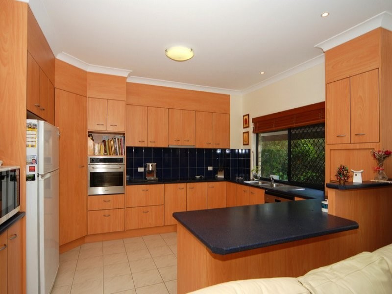 5 Sandy Cove Place, Redland Bay QLD 4165