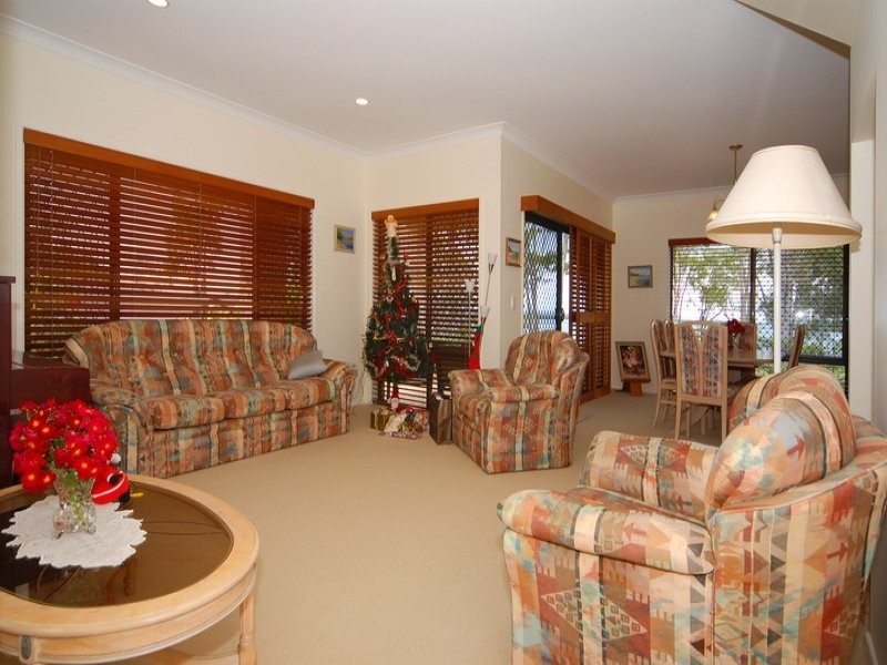 5 Sandy Cove Place, Redland Bay QLD 4165