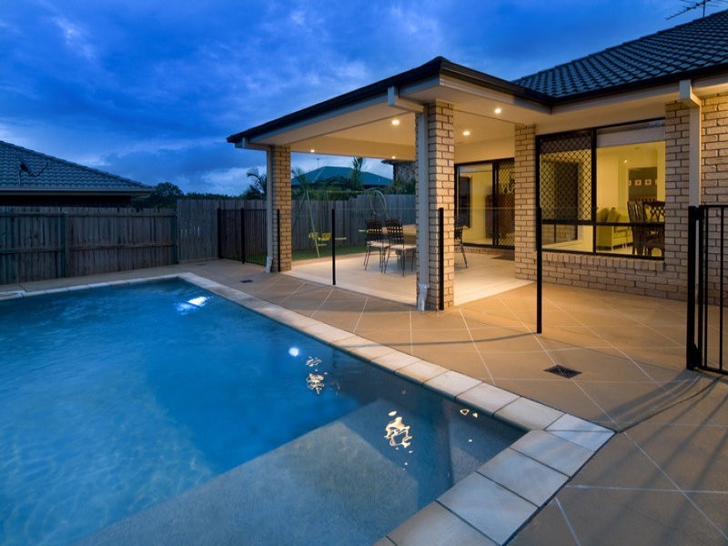 17 Horizon Place, Redland Bay QLD 4165