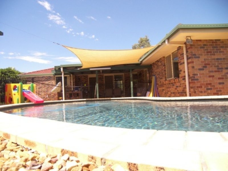 11 Sunningdale Drive, Redland Bay QLD 4165