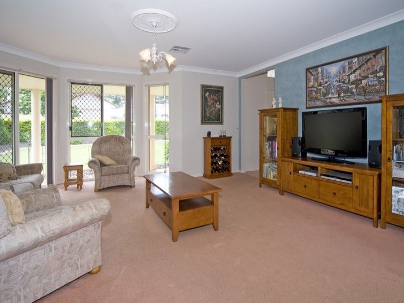 4 Bartlett Terrace, Redland Bay QLD 4165