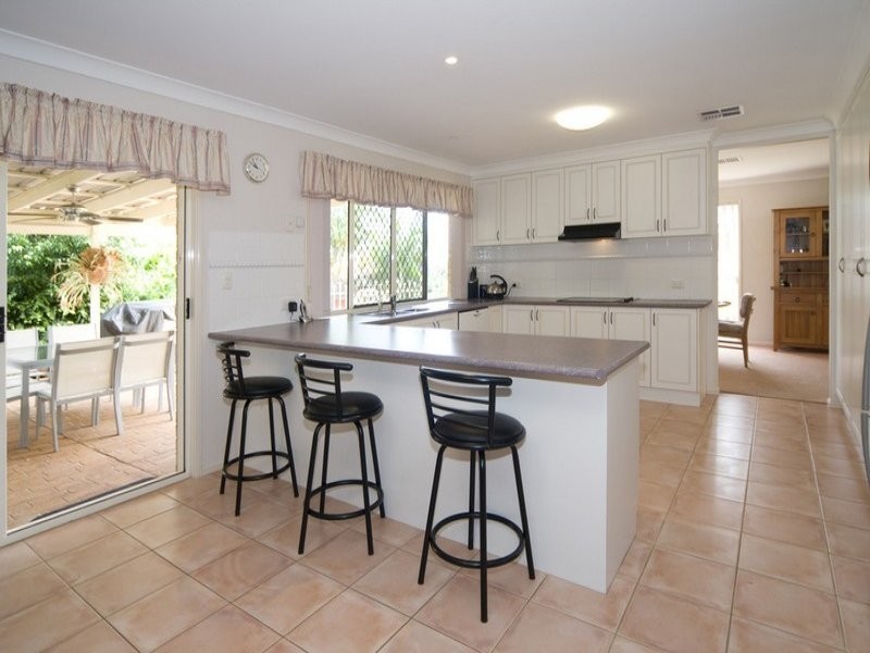 4 Bartlett Terrace, Redland Bay QLD 4165
