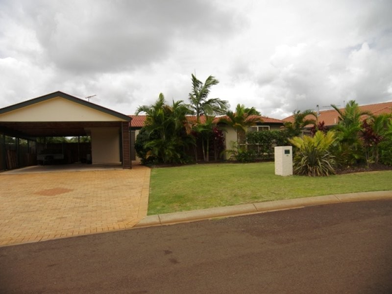 18 Mashie Place, Redland Bay QLD 4165