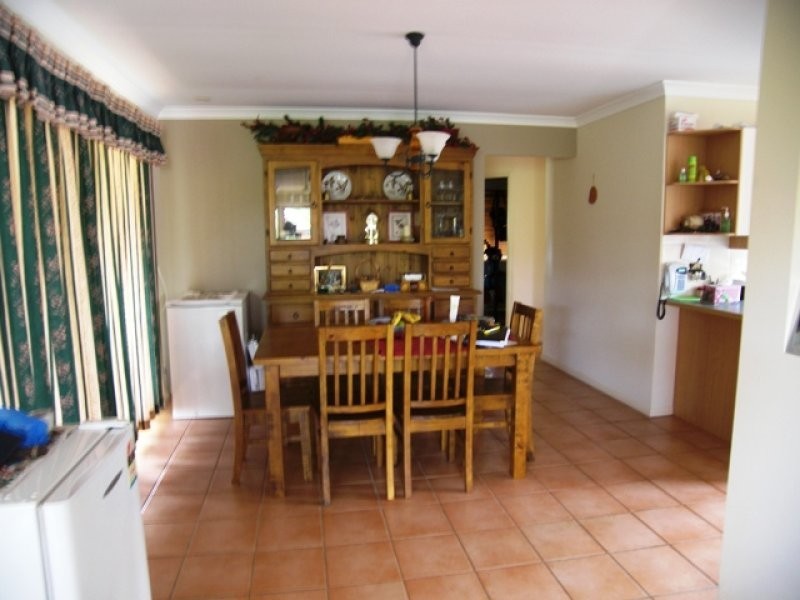 18 Mashie Place, Redland Bay QLD 4165
