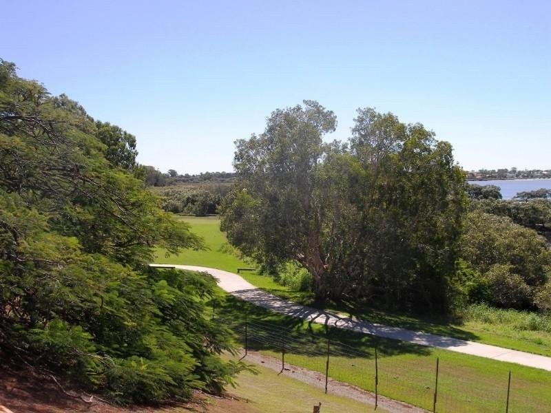 10 Broadwater Terrace, Redland Bay QLD 4165