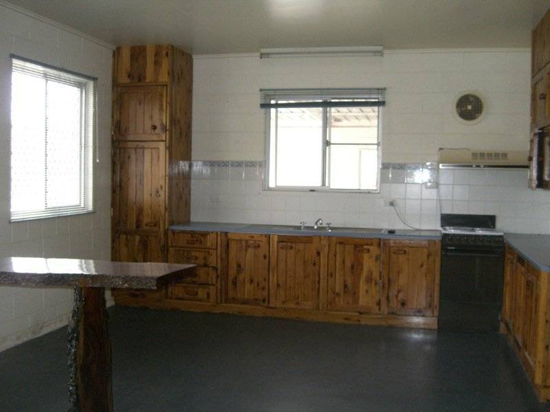 25 Nicklin St, Moura QLD 4718