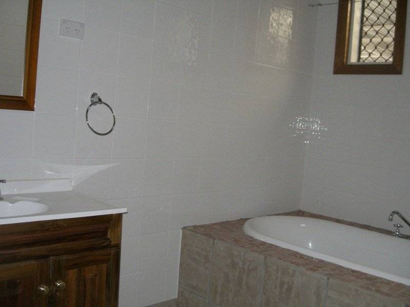 25 Nicklin St, Moura QLD 4718