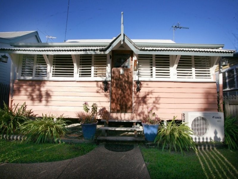 11 Edwards Street, West End QLD 4810