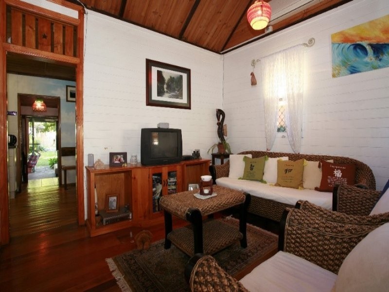 11 Edwards Street, West End QLD 4810