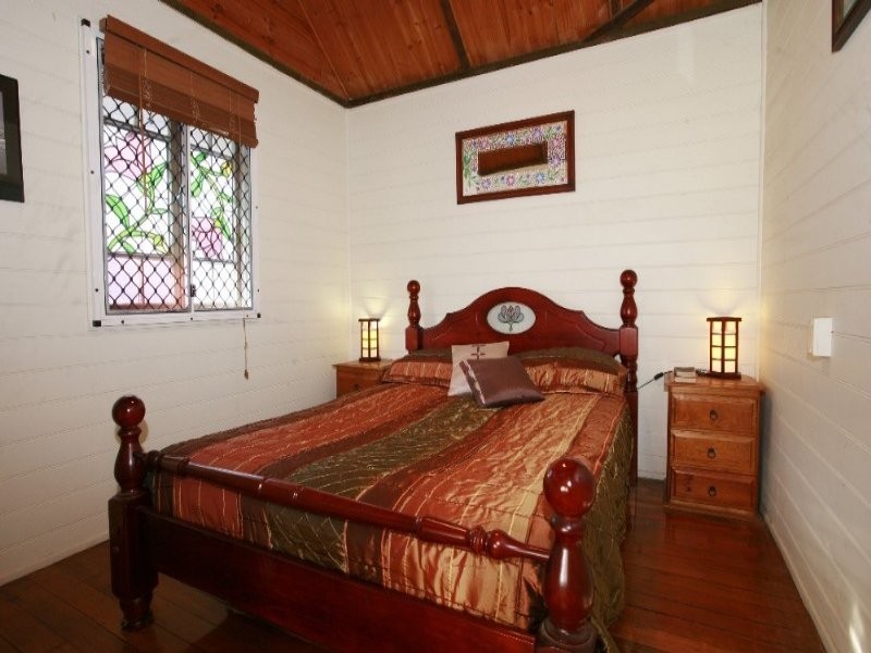 11 Edwards Street, West End QLD 4810