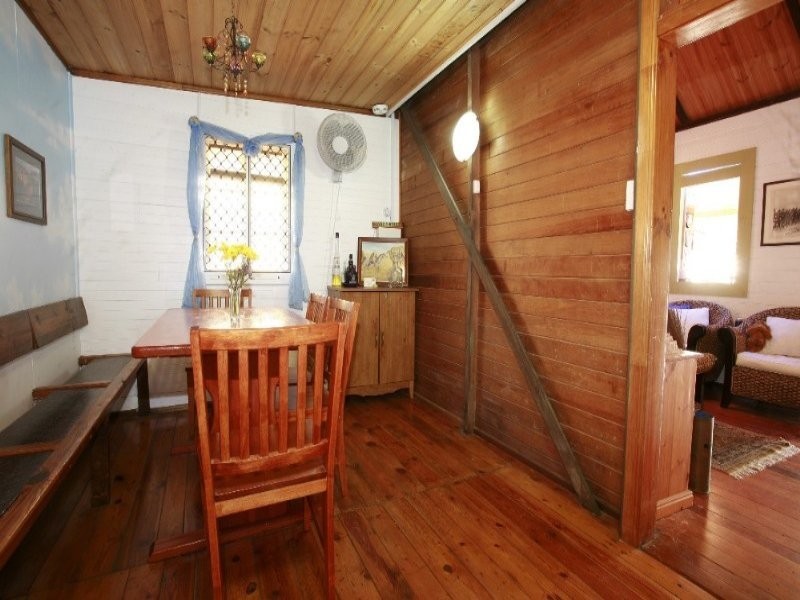 11 Edwards Street, West End QLD 4810