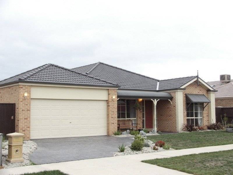 8 Lawson Way, Pakenham VIC 3810