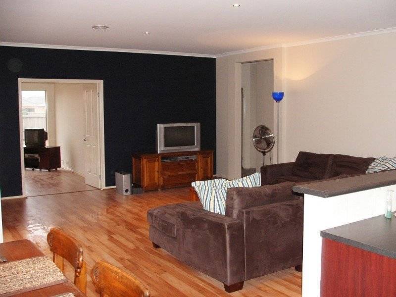 8 Lawson Way, Pakenham VIC 3810