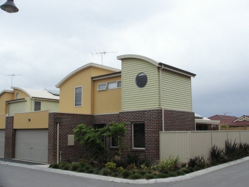 21 Flinders Chase, Pakenham VIC 3810