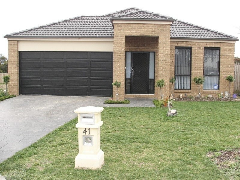 41 The Circuit, Pakenham VIC 3810