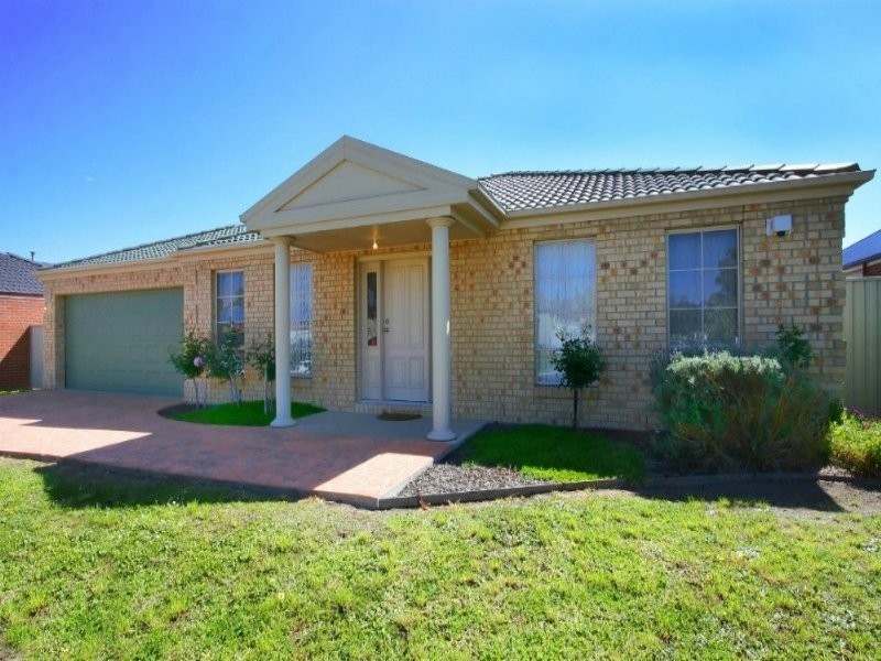 9 Willowbank Pocket, Pakenham VIC 3810