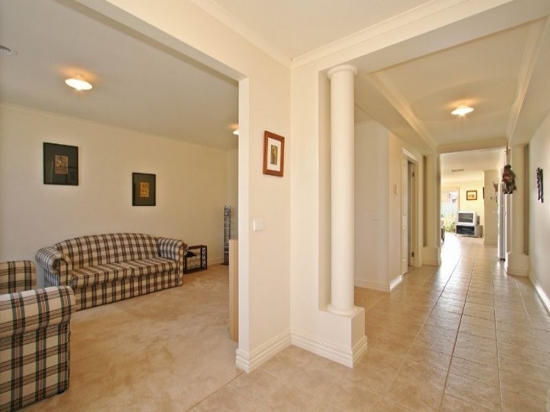 9 Willowbank Pocket, Pakenham VIC 3810