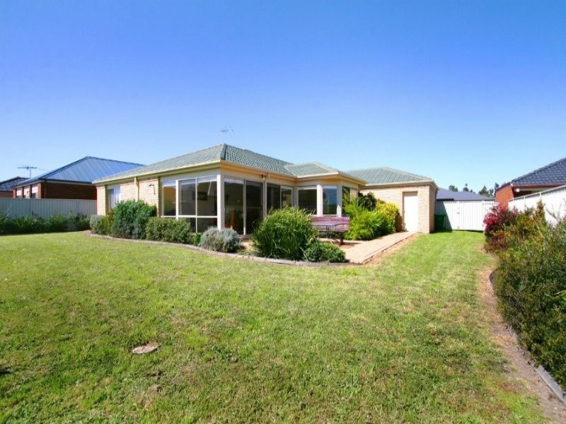 9 Willowbank Pocket, Pakenham VIC 3810