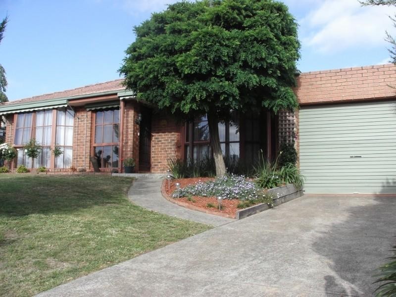 12 Osborne Grove, Pakenham VIC 3810
