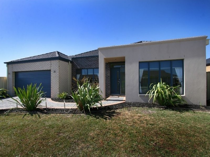 17 Teal Place, Pakenham VIC 3810