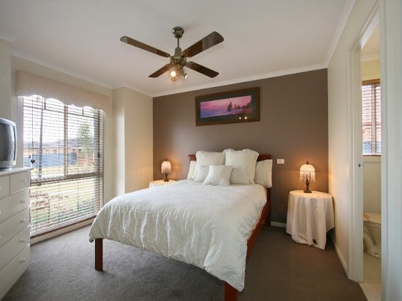 44 Scarlet Crescent, Pakenham VIC 3810