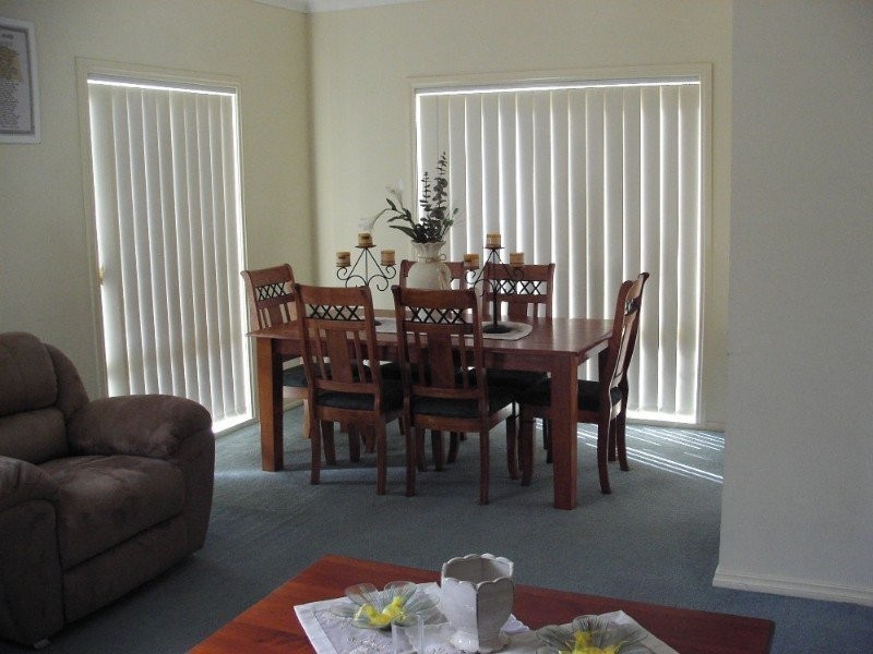 18 Bluehills Blvd, Pakenham VIC 3810