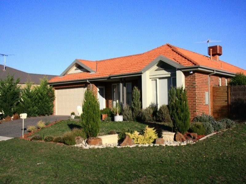 6 Iris Place, Pakenham VIC 3810