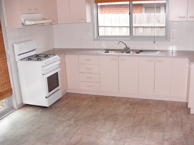 60 Racecourse Rd, Pakenham VIC 3810