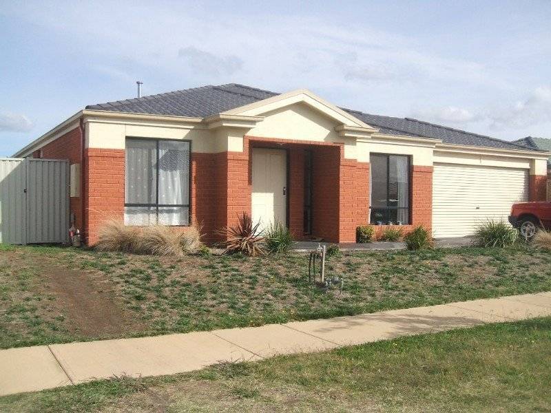 65 Oaklands Way, Pakenham VIC 3810