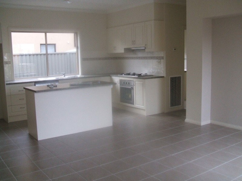 3 Cormorant Parade, Pakenham VIC 3810