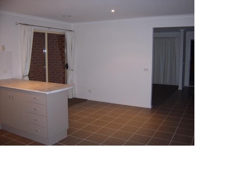 6 Manna Gum Drive, Pakenham VIC 3810