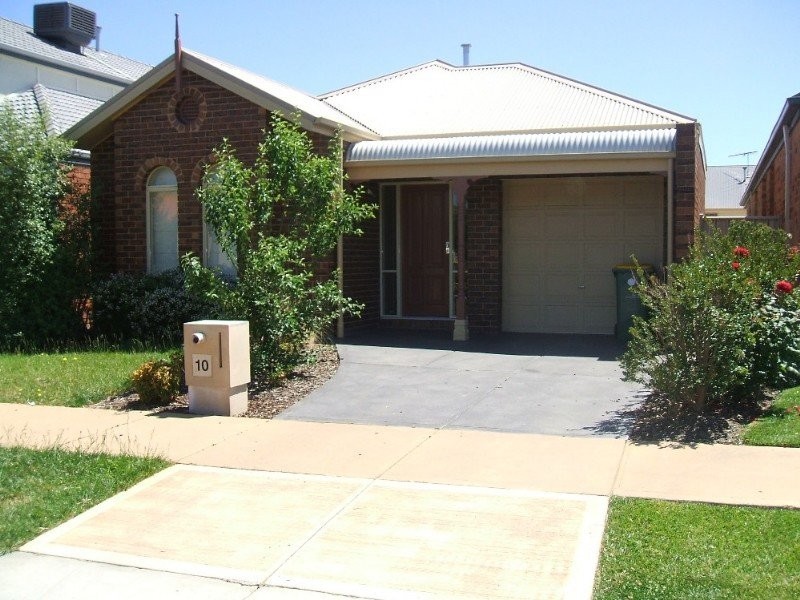 10 Hopkins Pass, Pakenham VIC 3810