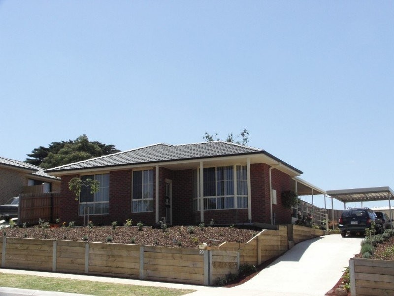 20 Ash Cres, Pakenham VIC 3810